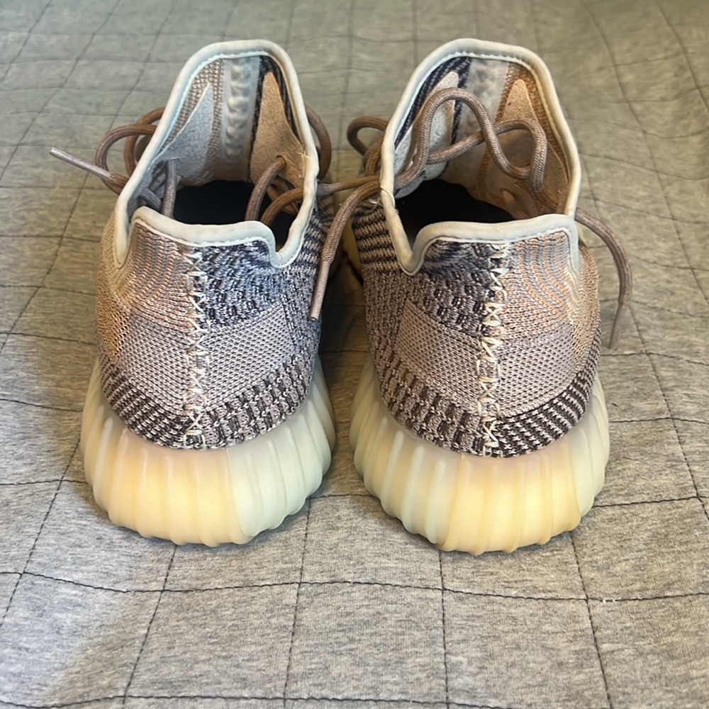 Yeezy Boost 350 V2 “Ash Pearl” - Picture 5 of 7